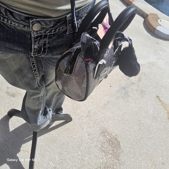 BETSEY JOHNSON BLACK n SILVER CAT BARREL CROSSBODY w/FLUFFY HEART TASSEL - Picture 6 of 6